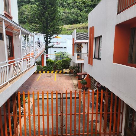 Hotel Emperador Barbosa  Extérieur photo