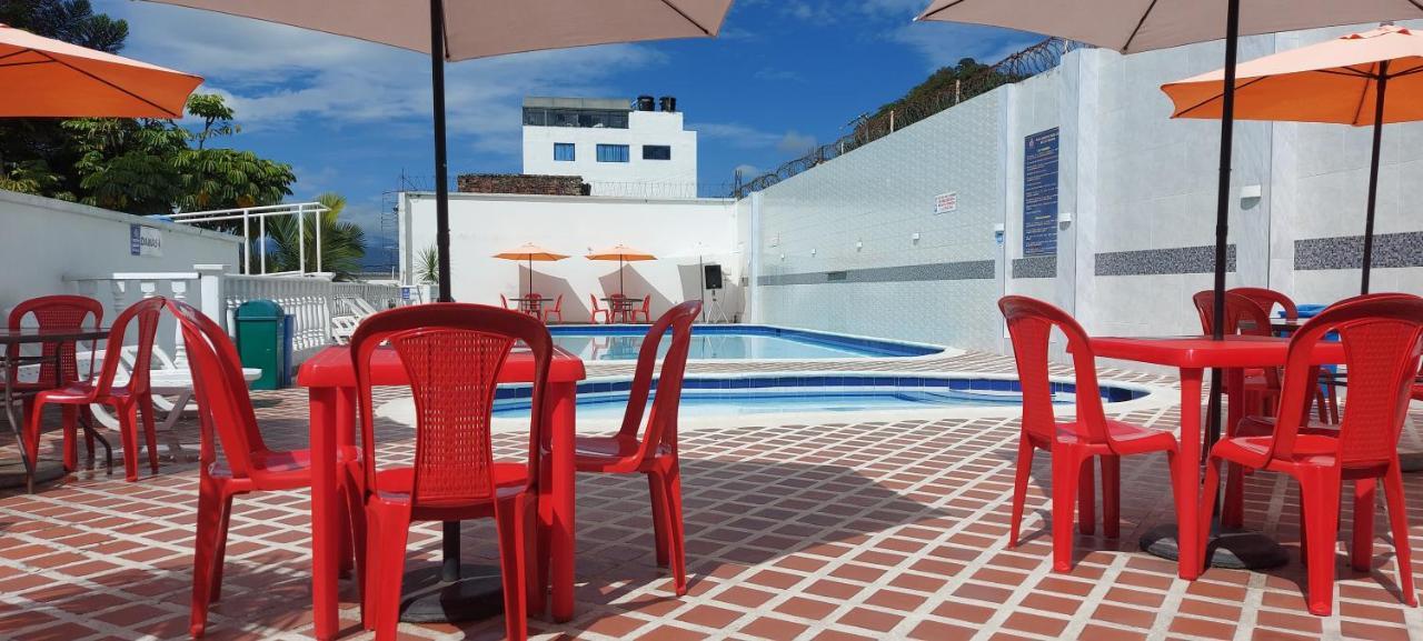 Hotel Emperador Barbosa  Extérieur photo