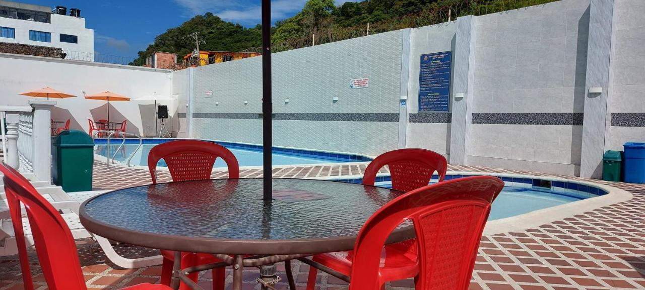 Hotel Emperador Barbosa  Extérieur photo